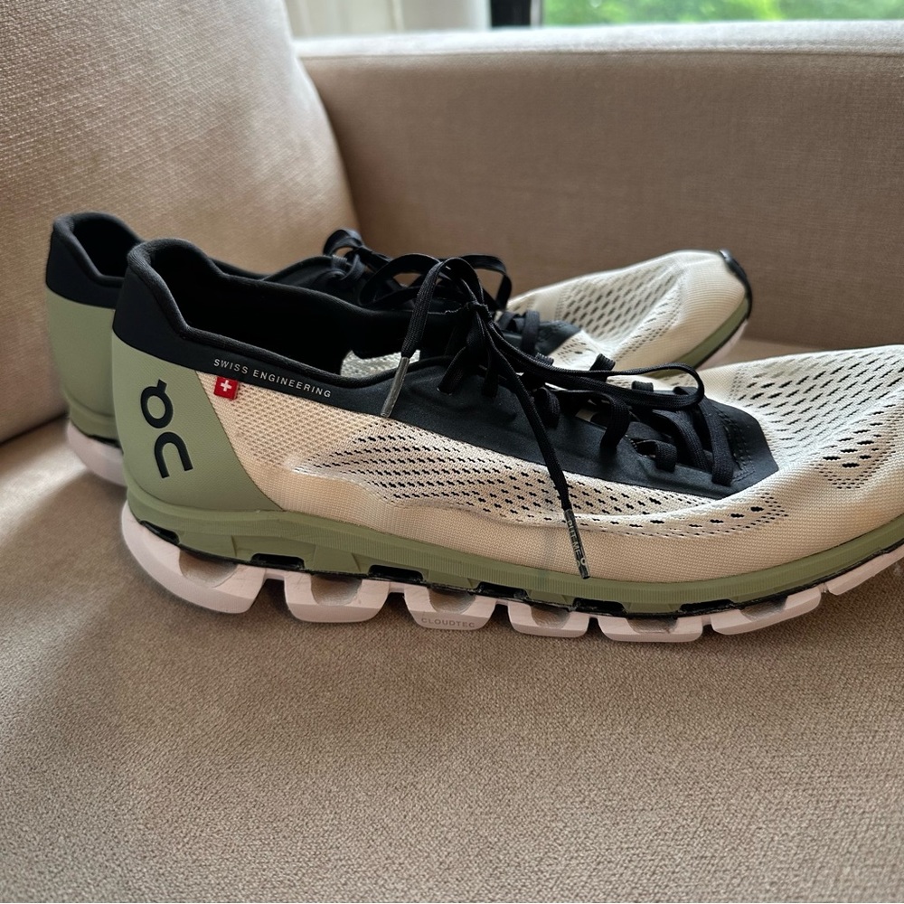 On Cloud Cloudboom Running Shoes